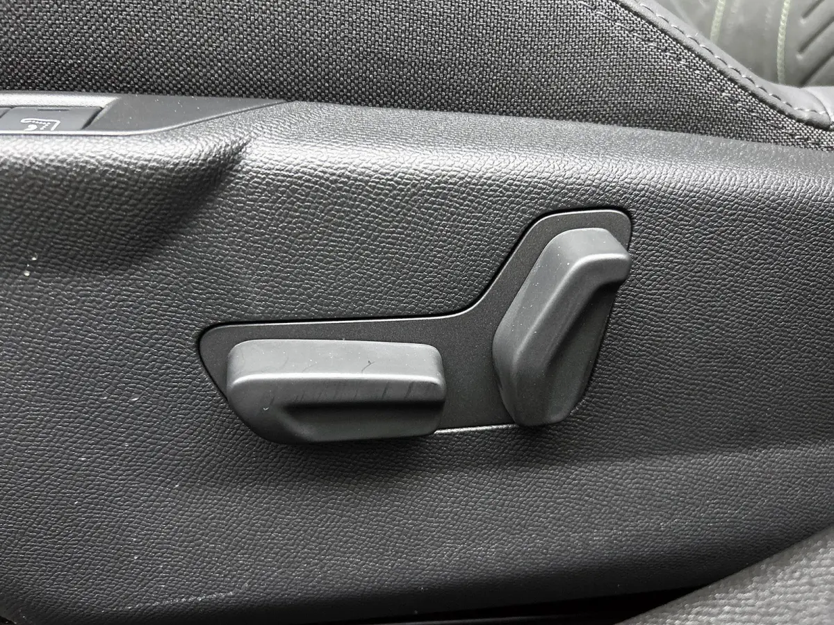 145pk 1.2 Hybrid GT Automaat | Climate Control | Navigatie | Elektrisch Verstelb. Bestuurdersstoel | 360 Camera | Adaptieve Cruise Control | Parkeersensoren Voor + Achter | Dodehoek Detectie