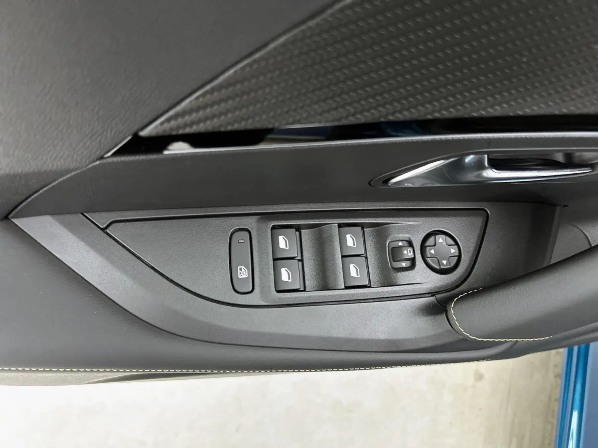 145pk 1.2 Hybrid GT Automaat | Climate Control | Navigatie | Elektrisch Verstelb. Bestuurdersstoel | 360 Camera | Adaptieve Cruise Control | Parkeersensoren Voor + Achter | Dodehoek Detectie