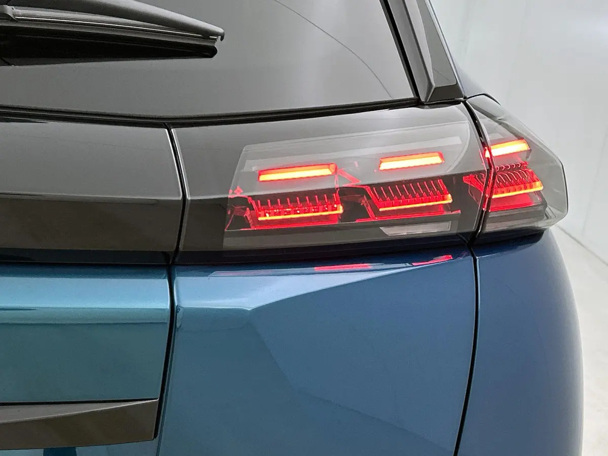 145pk 1.2 Hybrid GT Automaat | Climate Control | Navigatie | Elektrisch Verstelb. Bestuurdersstoel | 360 Camera | Adaptieve Cruise Control | Parkeersensoren Voor + Achter | Dodehoek Detectie