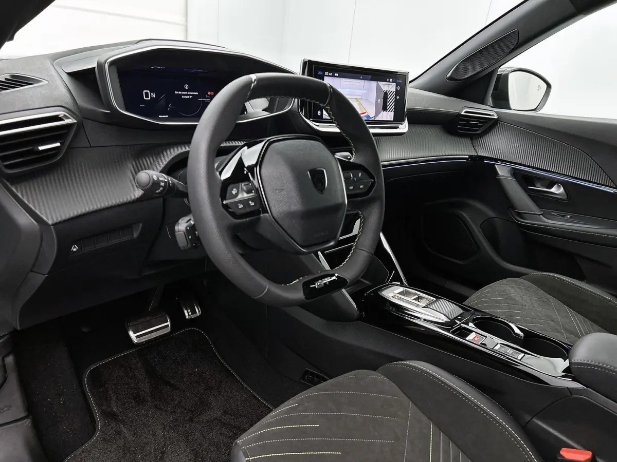 145pk 1.2 Hybrid GT Automaat | Climate Control | Navigatie | Elektrisch Verstelb. Bestuurdersstoel | 360 Camera | Adaptieve Cruise Control | Parkeersensoren Voor + Achter | Dodehoek Detectie