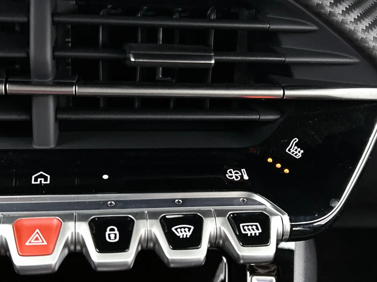 145pk 1.2 Hybrid GT Automaat | Climate Control | Navigatie | Elektrisch Verstelb. Bestuurdersstoel | 360 Camera | Adaptieve Cruise Control | Parkeersensoren Voor + Achter | Dodehoek Detectie