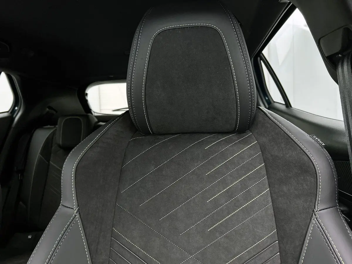 145pk 1.2 Hybrid GT Automaat | Climate Control | Navigatie | Elektrisch Verstelb. Bestuurdersstoel | 360 Camera | Adaptieve Cruise Control | Parkeersensoren Voor + Achter | Dodehoek Detectie