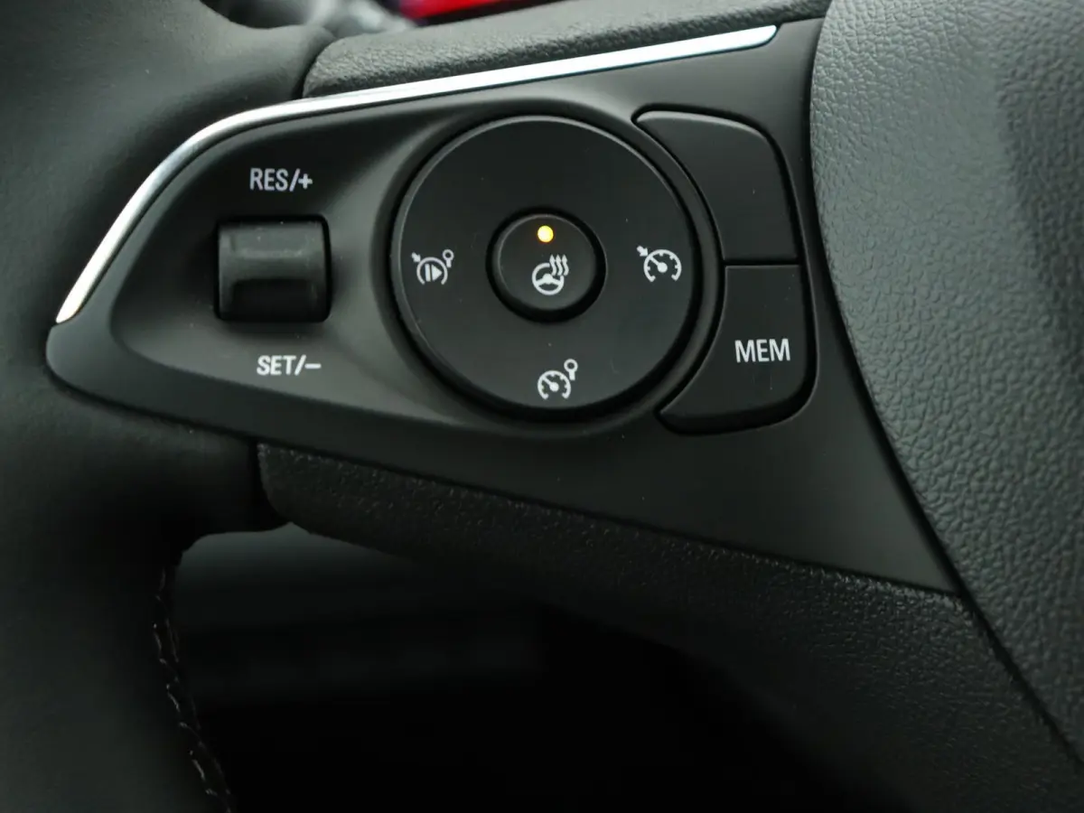 1.5D L2H1 Standaard licht metalen velgen | apple carplay(navigatie) |alles in kleur | camera | trekhaak.