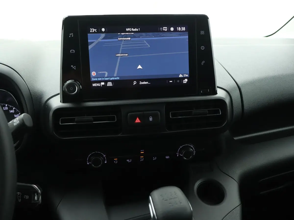 1.5D L2H1 Standaard licht metalen velgen | apple carplay(navigatie) |alles in kleur | camera | trekhaak.