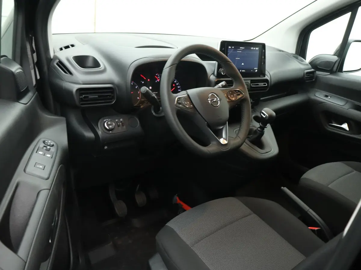 1.5D L2H1 Standaard licht metalen velgen | apple carplay(navigatie) |alles in kleur | camera | trekhaak.