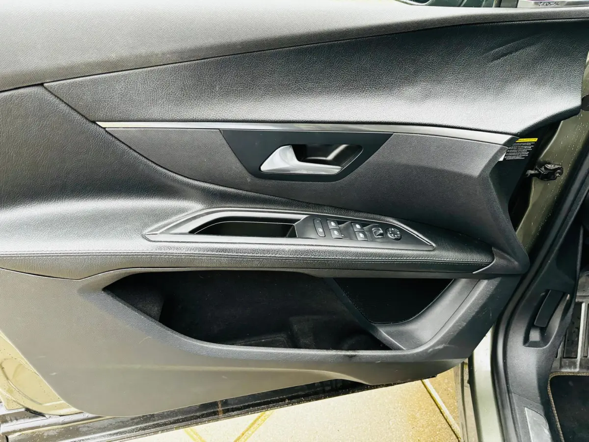 1.2 PureTech GT-Line | 7 Pers.trekh. |nieuwe motor van fabriek "0" km s en nieuwe koppeling|Grote wielen 19 inch