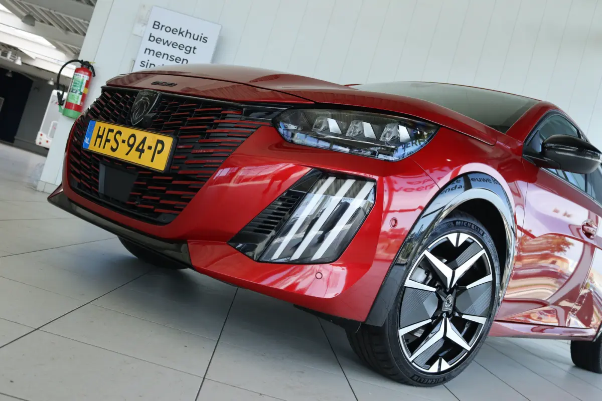 1.2 Hybrid 145 e-DCS6 GT | NL-Auto | Adapt. Cruise| 360 Camera | Keyless | Carplay | Navi | Climate | LED |