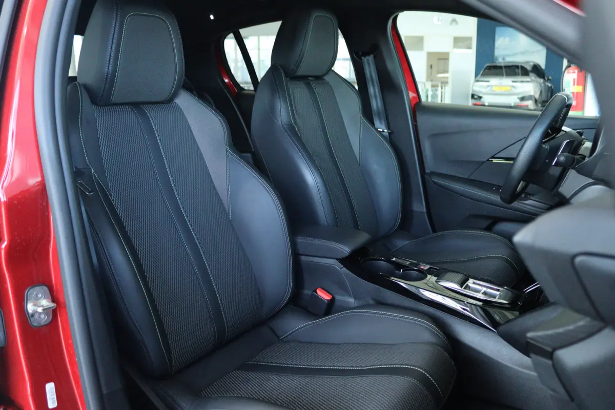 1.2 Hybrid 145 e-DCS6 GT | NL-Auto | Adapt. Cruise| 360 Camera | Keyless | Carplay | Navi | Climate | LED |