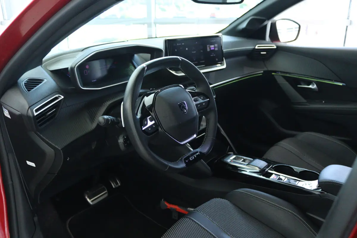 1.2 Hybrid 145 e-DCS6 GT | NL-Auto | Adapt. Cruise| 360 Camera | Keyless | Carplay | Navi | Climate | LED |