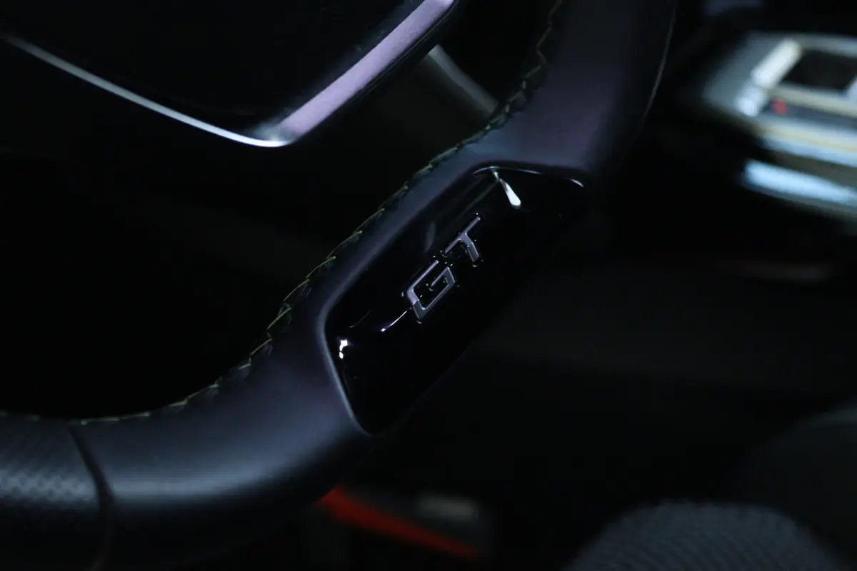 1.2 Hybrid 145 e-DCS6 GT | NL-Auto | Adapt. Cruise| 360 Camera | Keyless | Carplay | Navi | Climate | LED |