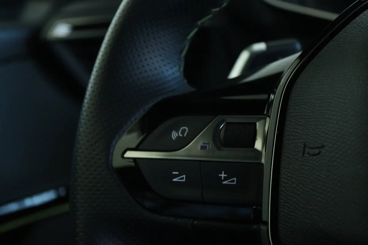1.2 Hybrid 145 e-DCS6 GT | NL-Auto | Adapt. Cruise| 360 Camera | Keyless | Carplay | Navi | Climate | LED |