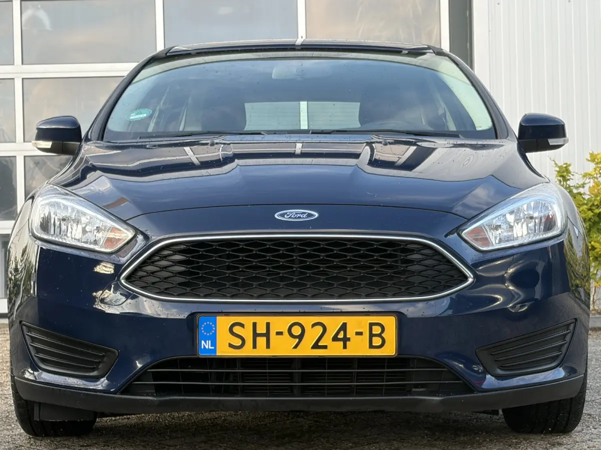 1.0 Trend 100pk | Nieuwe Distributieriem | Airco | Bluetooth | Cruise control | Isofix bevestiging voor kinderzitjes | Navigatiesysteem full map | Parkeersensor achter | Radio cd speler |