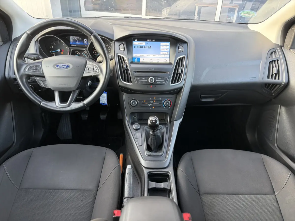 1.0 Trend 100pk | Nieuwe Distributieriem | Airco | Bluetooth | Cruise control | Isofix bevestiging voor kinderzitjes | Navigatiesysteem full map | Parkeersensor achter | Radio cd speler |