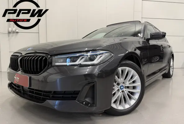 530e xDrive High exe PANO/TREKHAAK/H&K/LASER/360CAMERA/SOH 88%/HEAD-UP/ACC/LEER-SPORT/SFEER/DRIVING ASS. PRO/M-SPORTSTUUR/KEYLESS/DONKERE-HEMEL/VOLLEDIG BMW DEALER HISTORIE/ABSOLUTE NIEUWSTA