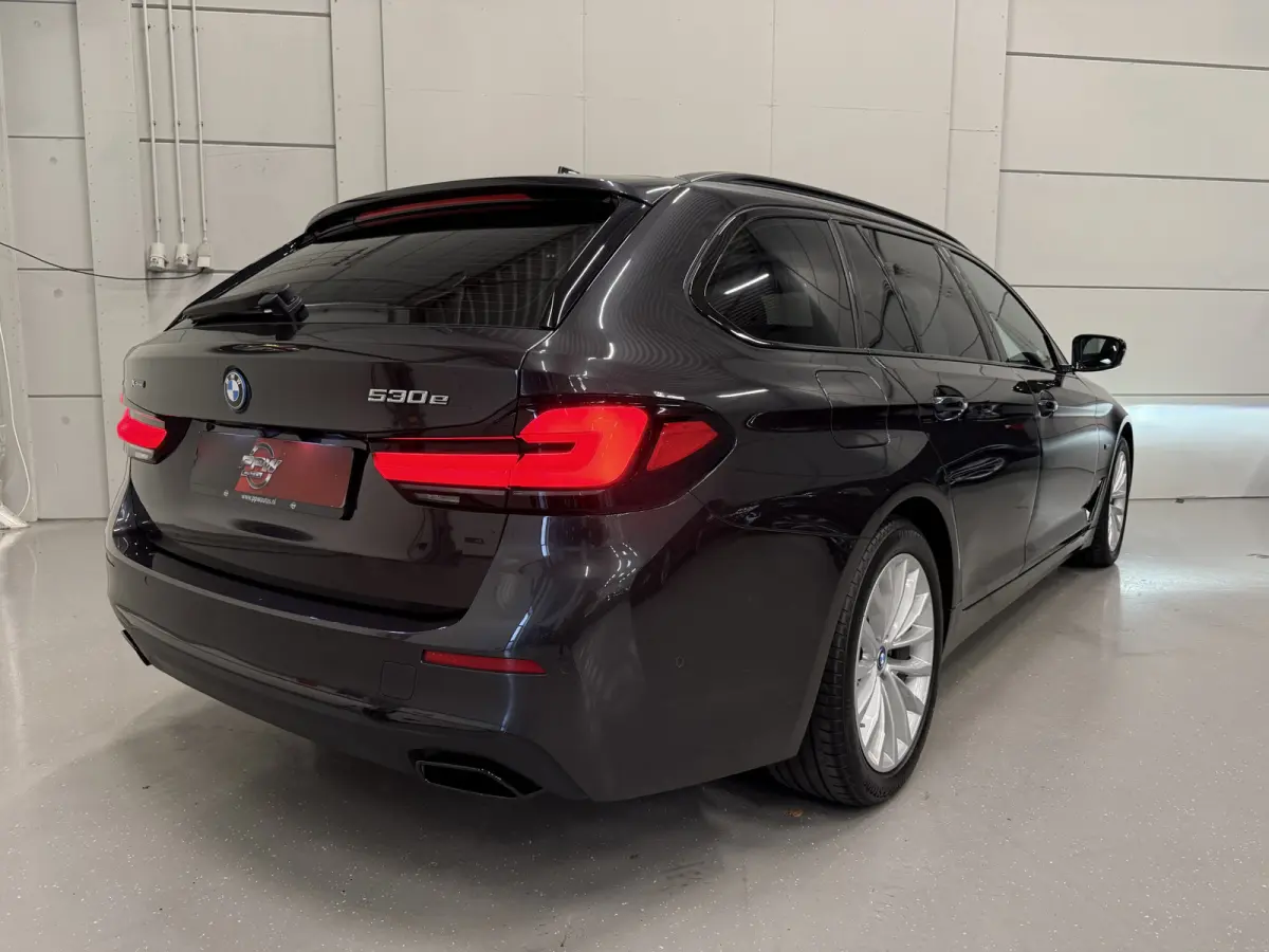 530e xDrive High exe PANO/TREKHAAK/H&K/LASER/360CAMERA/SOH 88%/HEAD-UP/ACC/LEER-SPORT/SFEER/DRIVING ASS. PRO/M-SPORTSTUUR/KEYLESS/DONKERE-HEMEL/VOLLEDIG BMW DEALER HISTORIE/ABSOLUTE NIEUWSTA