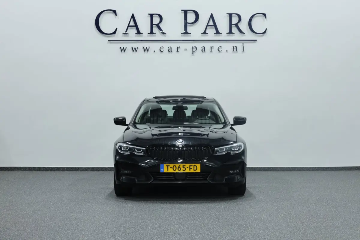 320i M-Sport LED/VIRTUAL/SFEER/PANORAMADAK/LEDER+S.VERWAMRING/19" LMV/PDC/CRUISE/ECC/12 MND GARANTIE!