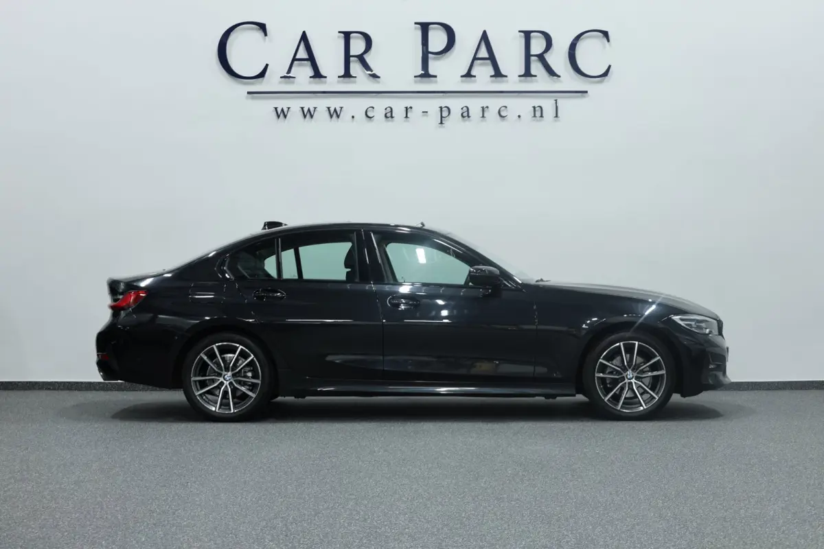 320i M-Sport LED/VIRTUAL/SFEER/PANORAMADAK/LEDER+S.VERWAMRING/19" LMV/PDC/CRUISE/ECC/12 MND GARANTIE!