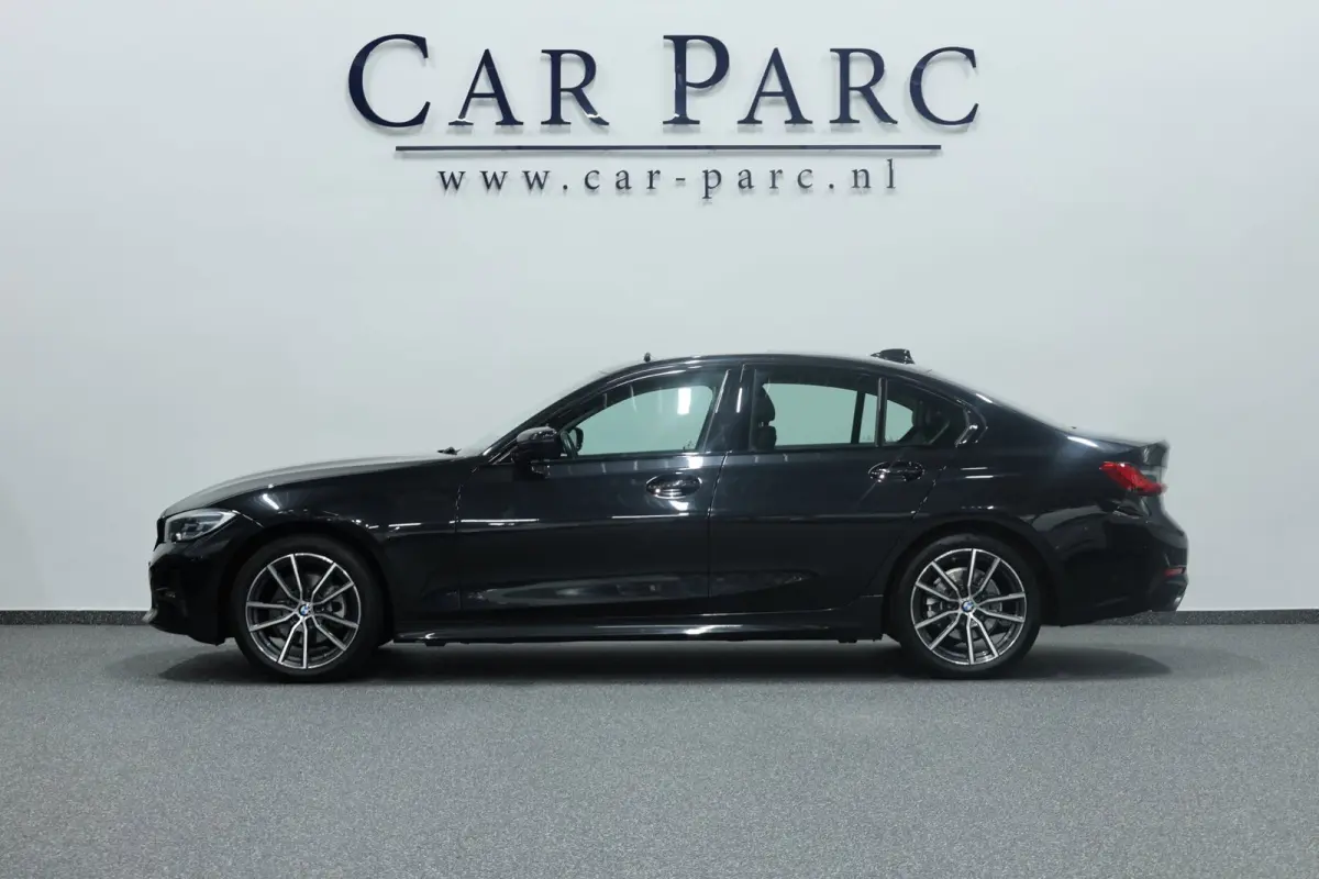 320i M-Sport LED/VIRTUAL/SFEER/PANORAMADAK/LEDER+S.VERWAMRING/19" LMV/PDC/CRUISE/ECC/12 MND GARANTIE!