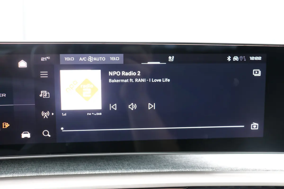 GT Exclusive | Adaptieve cruise control met Stop&Go functie | Elektrische parkeerrem | Extra getinte achterste zijruiten en achterruit