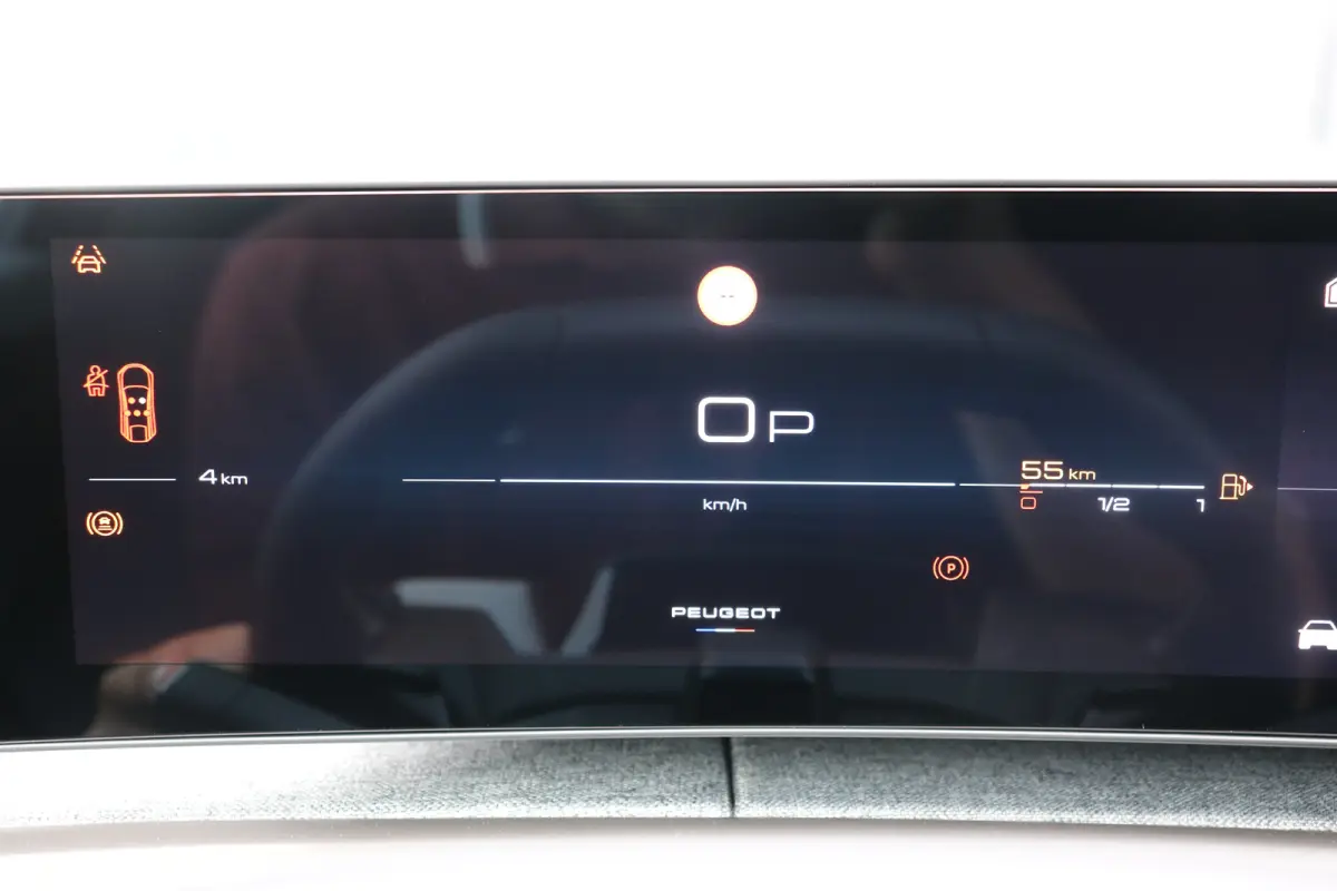 GT Exclusive | Adaptieve cruise control met Stop&Go functie | Elektrische parkeerrem | Extra getinte achterste zijruiten en achterruit