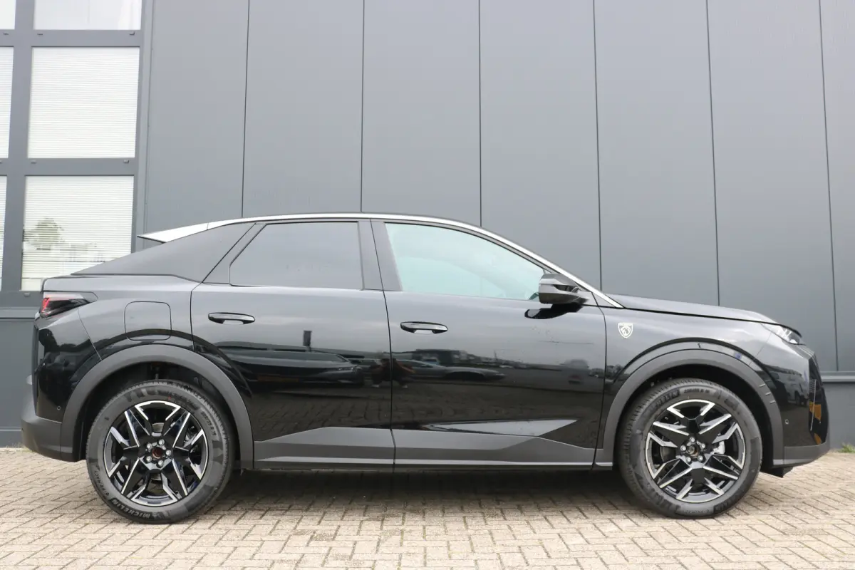 GT Exclusive | Adaptieve cruise control met Stop&Go functie | Elektrische parkeerrem | Extra getinte achterste zijruiten en achterruit