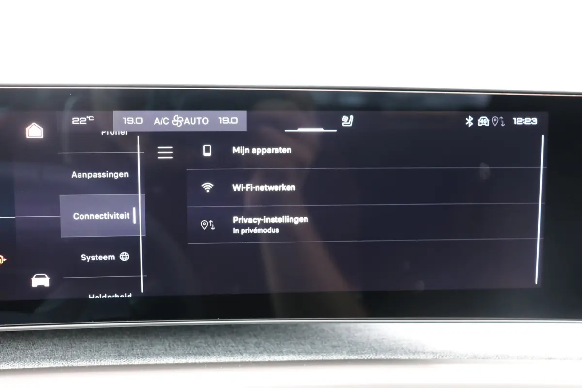 GT Exclusive | Adaptieve cruise control met Stop&Go functie | Elektrische parkeerrem | Extra getinte achterste zijruiten en achterruit