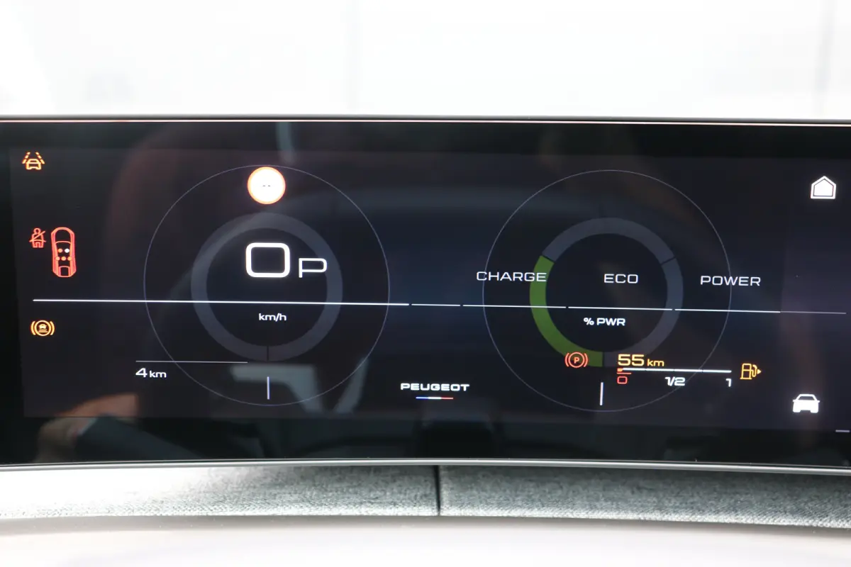 GT Exclusive | Adaptieve cruise control met Stop&Go functie | Elektrische parkeerrem | Extra getinte achterste zijruiten en achterruit