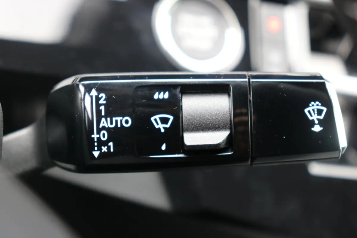 GT Exclusive | Adaptieve cruise control met Stop&Go functie | Elektrische parkeerrem | Extra getinte achterste zijruiten en achterruit