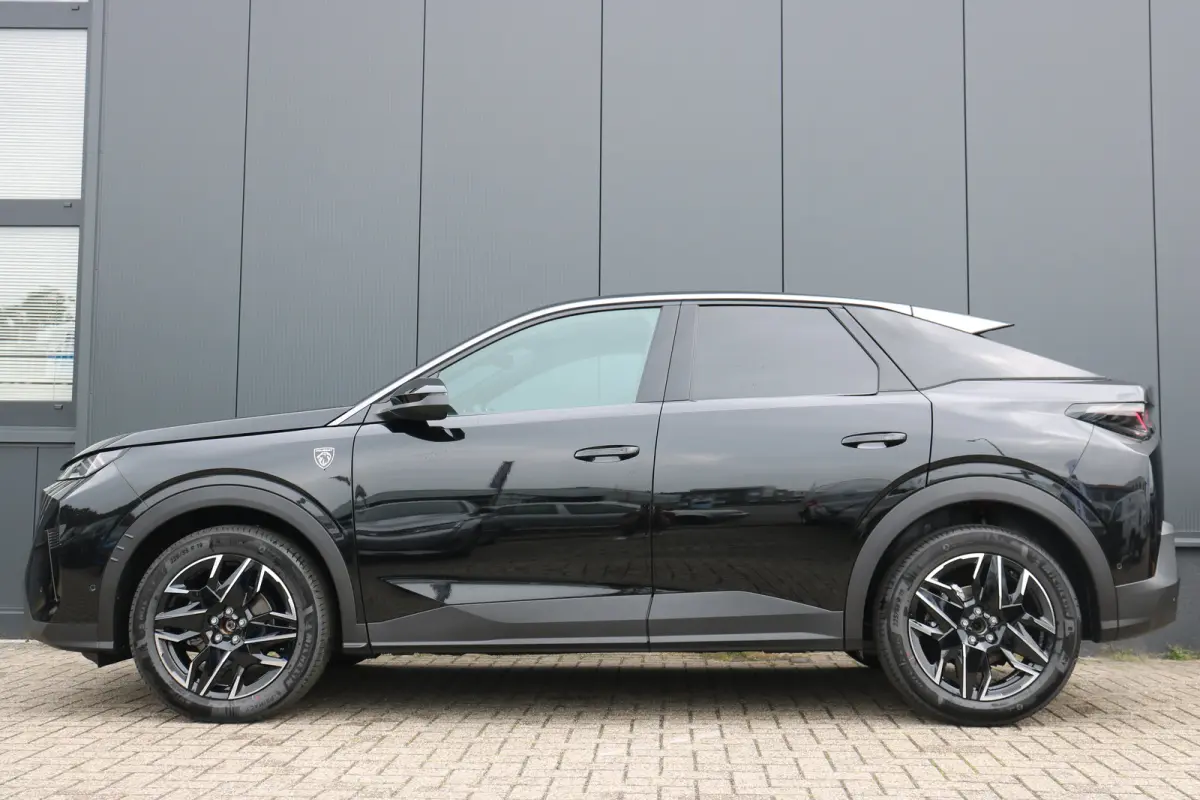 GT Exclusive | Adaptieve cruise control met Stop&Go functie | Elektrische parkeerrem | Extra getinte achterste zijruiten en achterruit