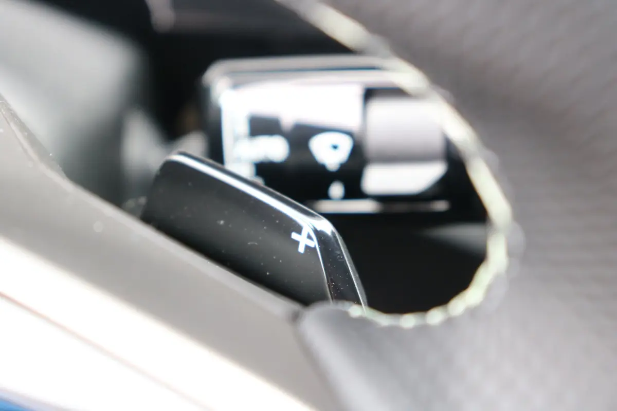 GT Exclusive | Adaptieve cruise control met Stop&Go functie | Elektrische parkeerrem | Extra getinte achterste zijruiten en achterruit