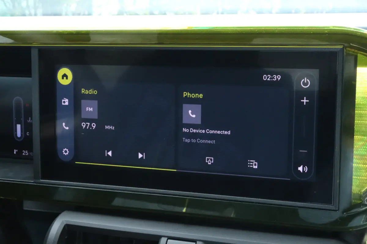 Icon | 10,25" touchscreen radio met Bluetooth, DAB & USB | Airconditioning handmatig | Cruise Control incl. speed limiter