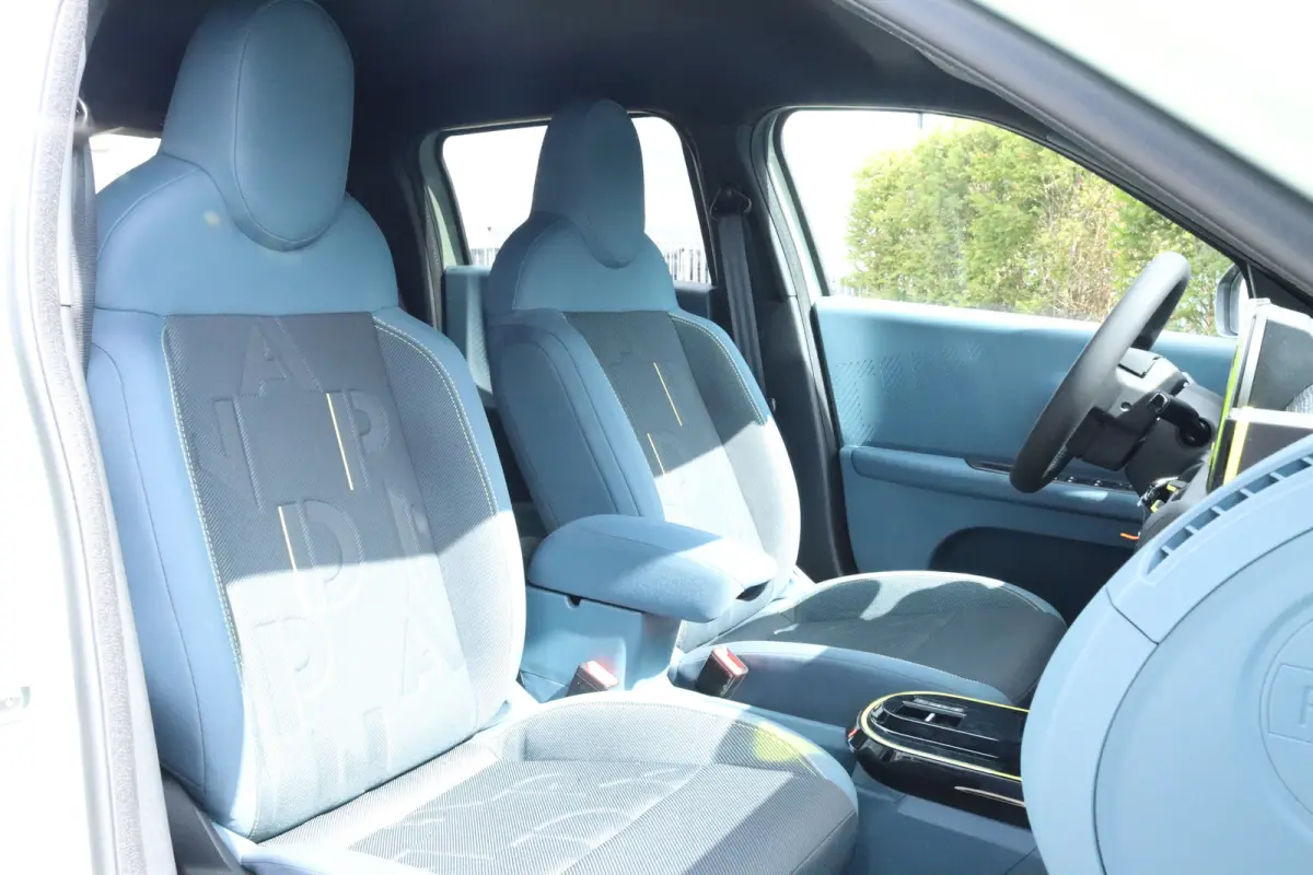 Icon | 10,25" touchscreen radio met Bluetooth, DAB & USB | Airconditioning handmatig | Cruise Control incl. speed limiter