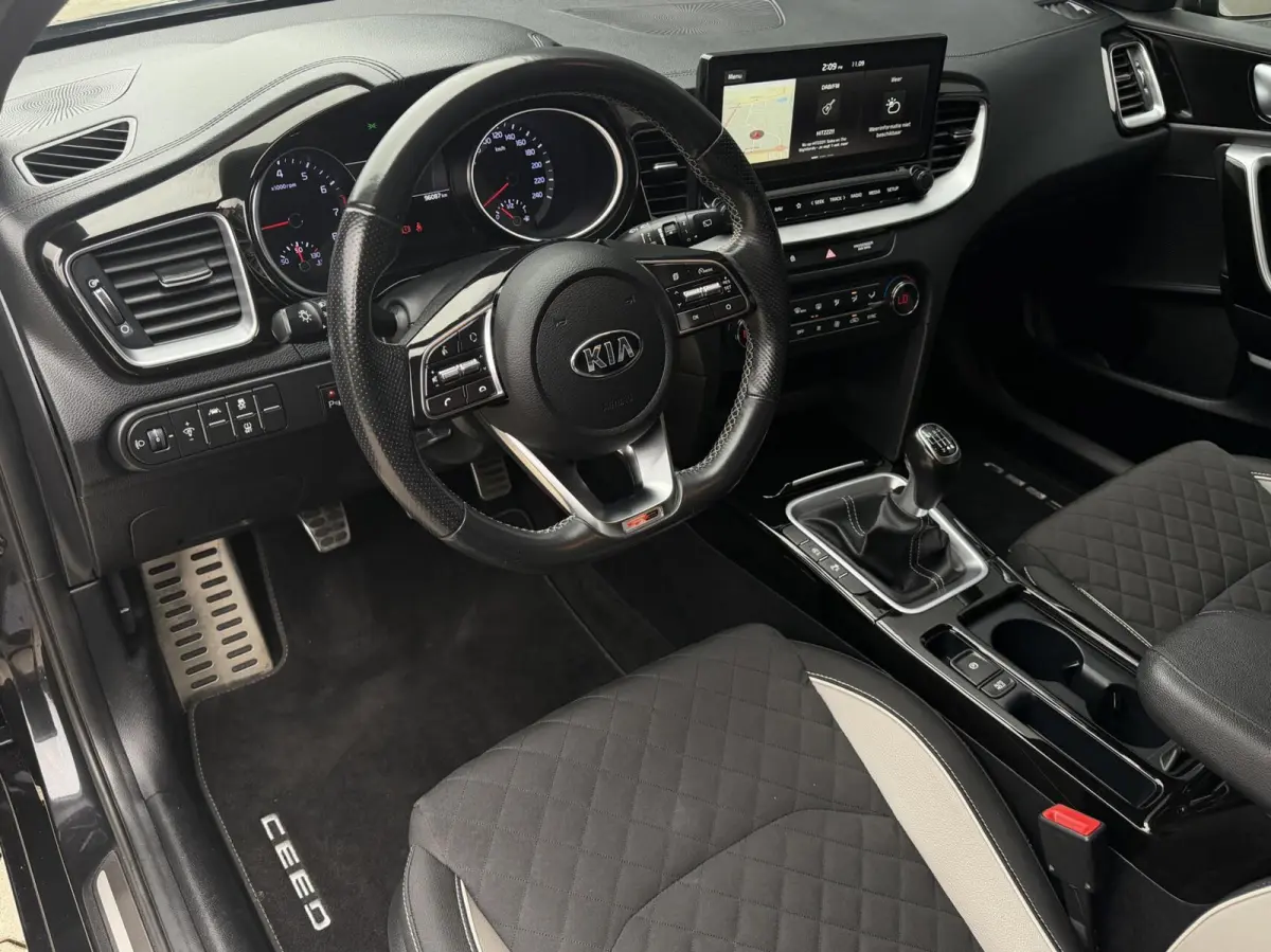 1.0 T-GDI GT-Line camera PDC Cruise LED Carplay