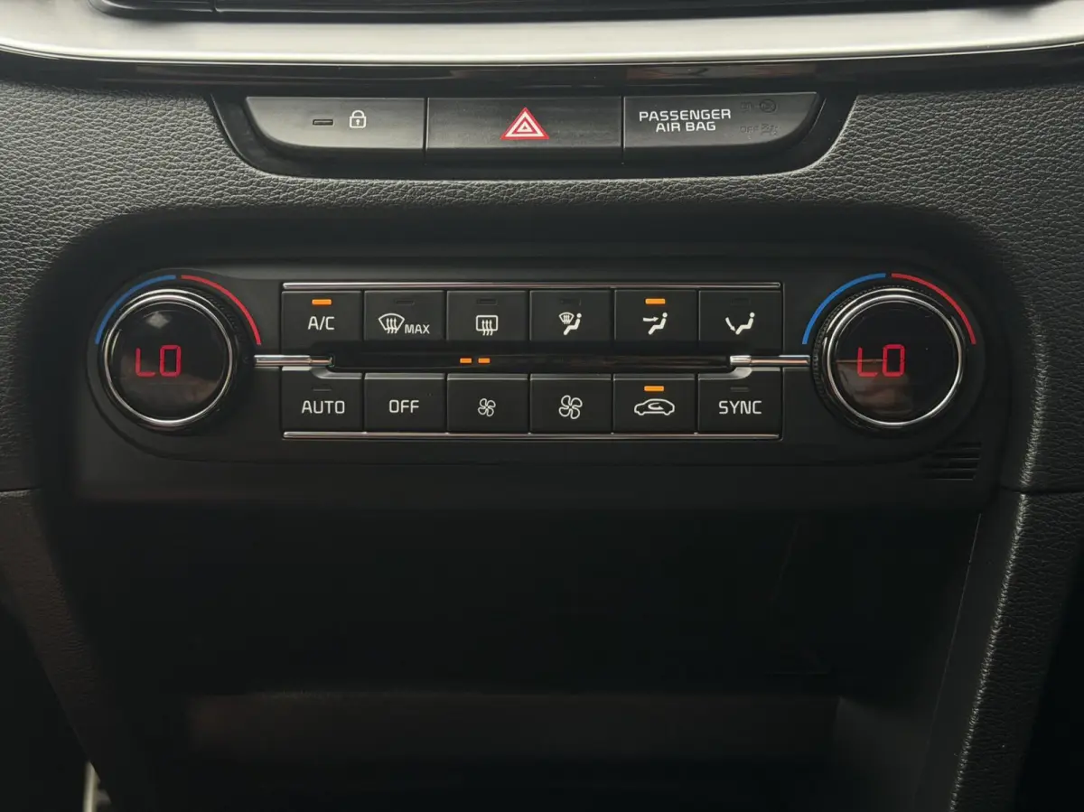 1.0 T-GDI GT-Line camera PDC Cruise LED Carplay