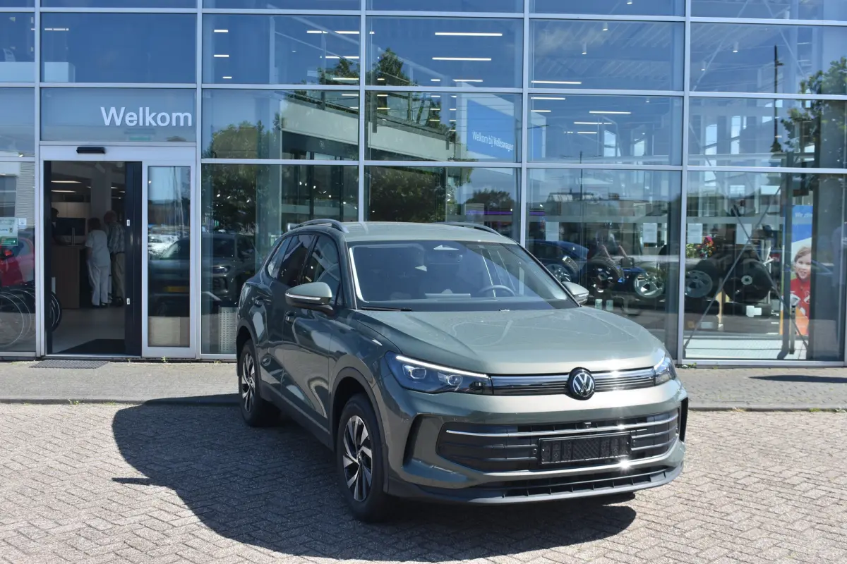 Life Edition - eHybrid | 'App-Connect' draadloze smartphone integratie | Achteruitrijcamera (Rear View) | Automatische afstandsregeling (Adaptive Cruise Control)