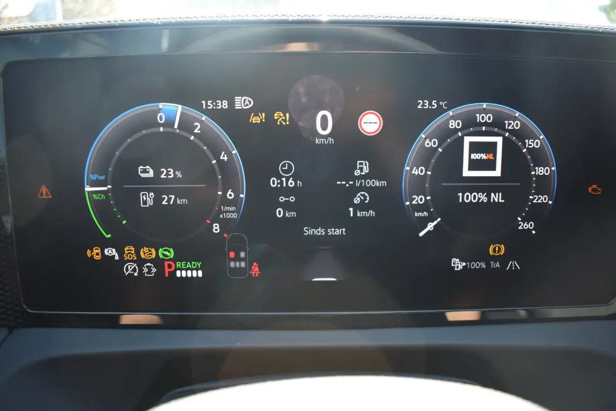 Life Edition - eHybrid | 'App-Connect' draadloze smartphone integratie | Achteruitrijcamera (Rear View) | Automatische afstandsregeling (Adaptive Cruise Control)