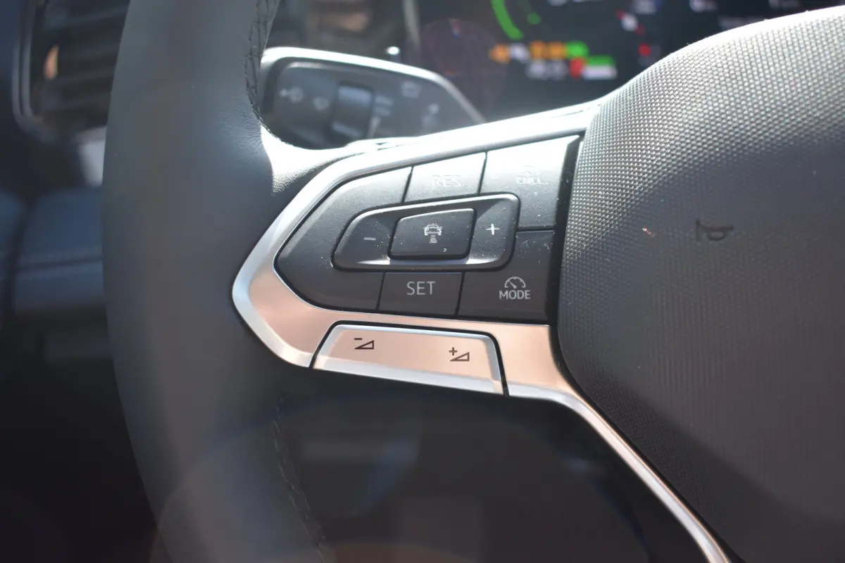 Life Edition - eHybrid | 'App-Connect' draadloze smartphone integratie | Achteruitrijcamera (Rear View) | Automatische afstandsregeling (Adaptive Cruise Control)