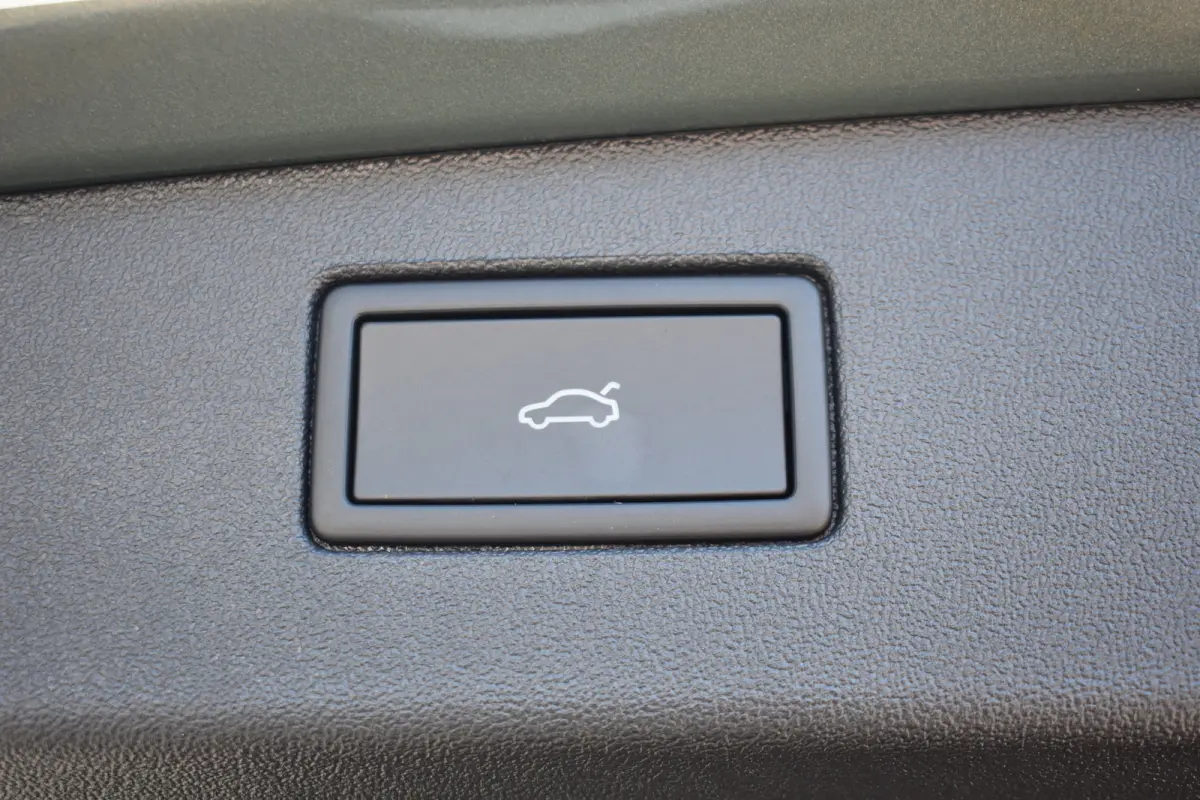 Life Edition - eHybrid | 'App-Connect' draadloze smartphone integratie | Achteruitrijcamera (Rear View) | Automatische afstandsregeling (Adaptive Cruise Control)