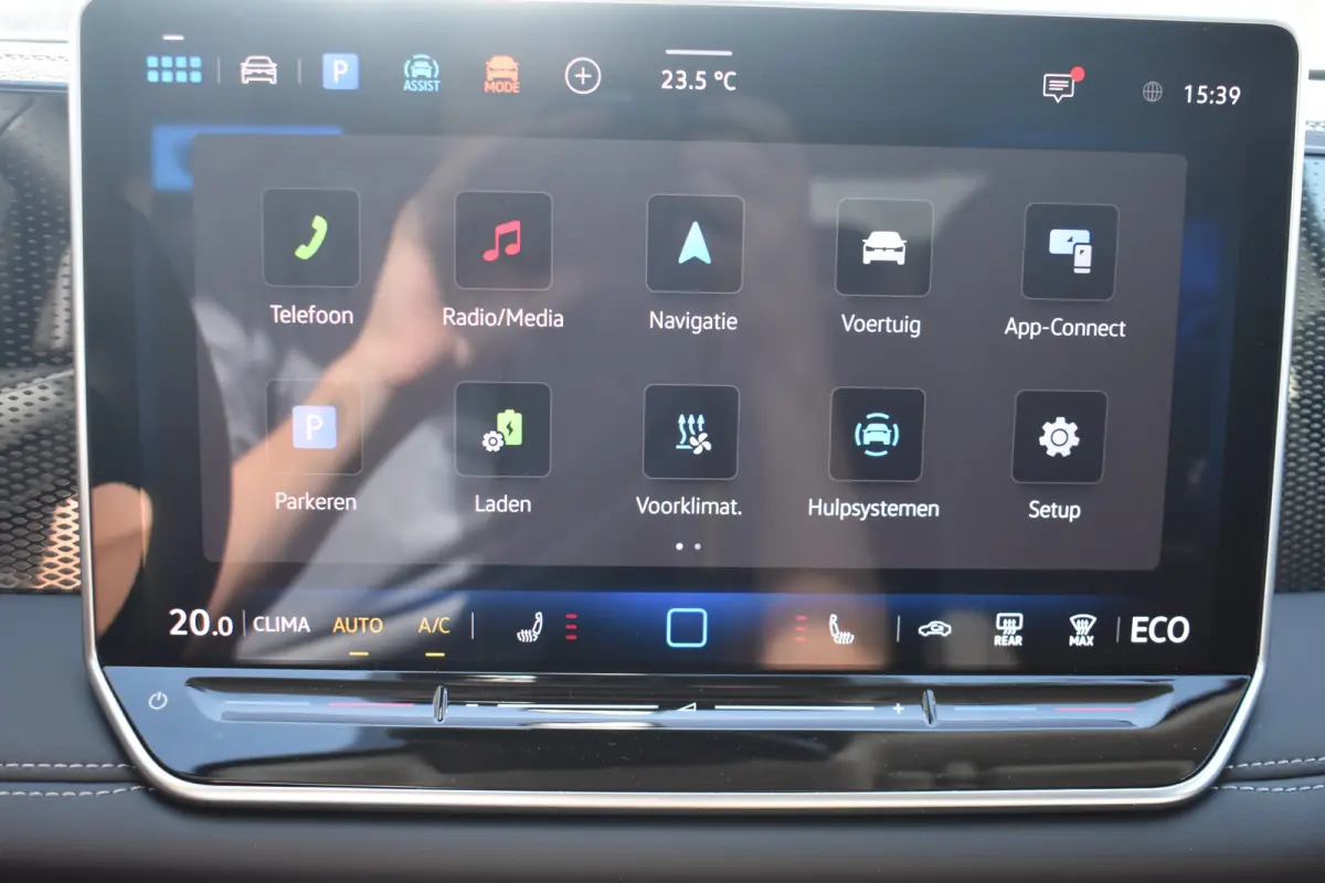 Life Edition - eHybrid | 'App-Connect' draadloze smartphone integratie | Achteruitrijcamera (Rear View) | Automatische afstandsregeling (Adaptive Cruise Control)