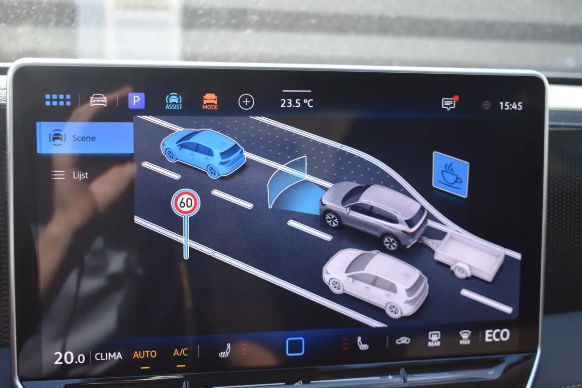 Life Edition - eHybrid | 'App-Connect' draadloze smartphone integratie | Achteruitrijcamera (Rear View) | Automatische afstandsregeling (Adaptive Cruise Control)