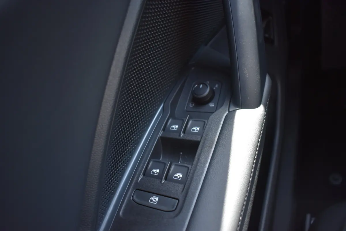 Life Edition - eHybrid | 'App-Connect' draadloze smartphone integratie | Achteruitrijcamera (Rear View) | Automatische afstandsregeling (Adaptive Cruise Control)