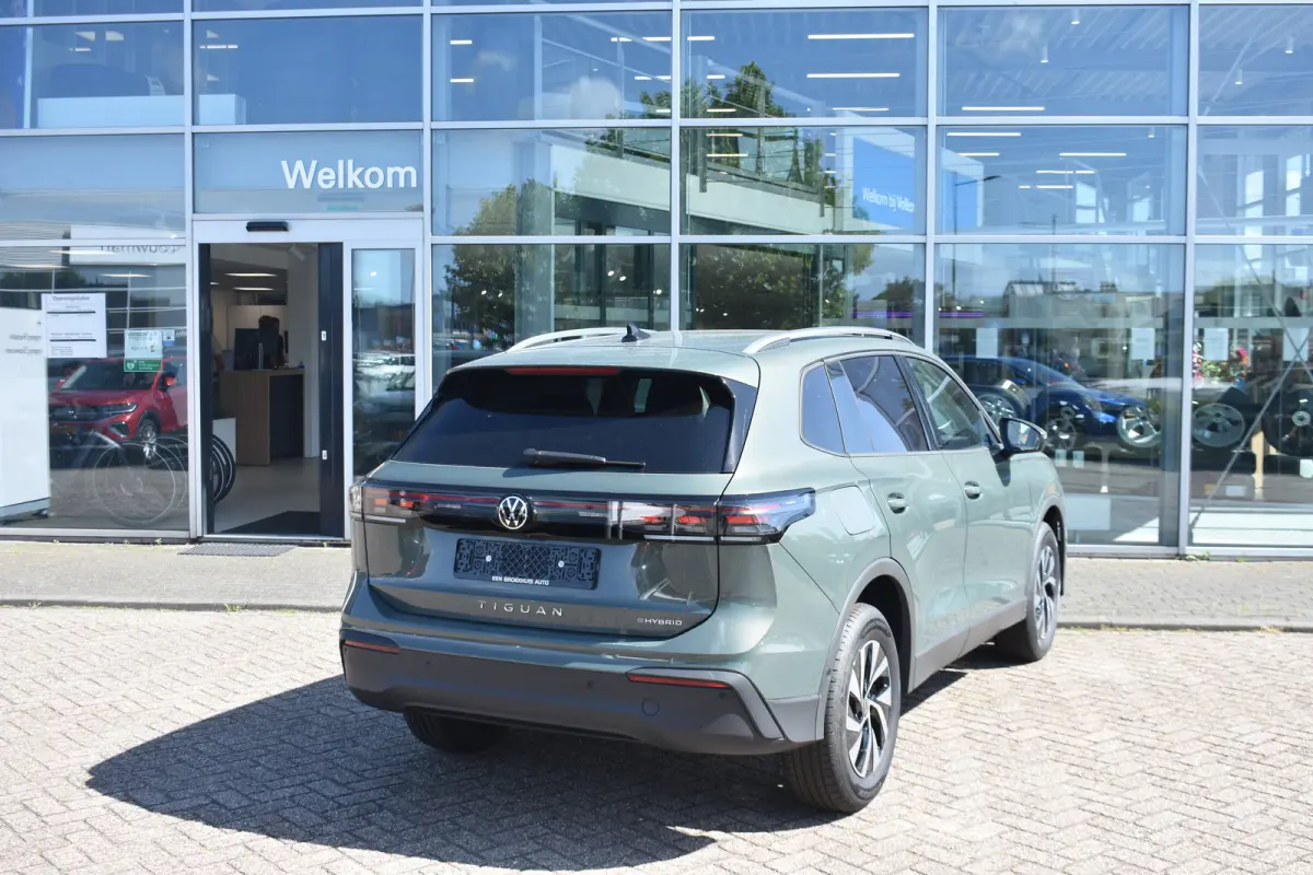 Life Edition - eHybrid | 'App-Connect' draadloze smartphone integratie | Achteruitrijcamera (Rear View) | Automatische afstandsregeling (Adaptive Cruise Control)