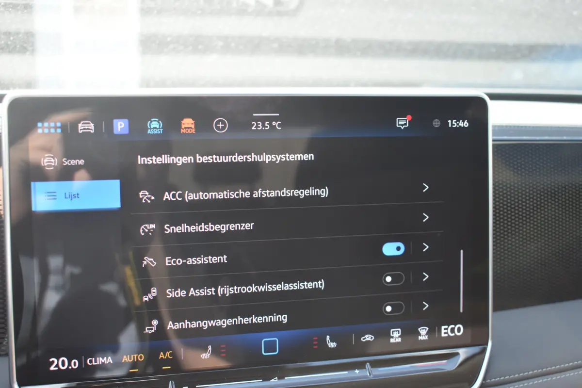 Life Edition - eHybrid | 'App-Connect' draadloze smartphone integratie | Achteruitrijcamera (Rear View) | Automatische afstandsregeling (Adaptive Cruise Control)