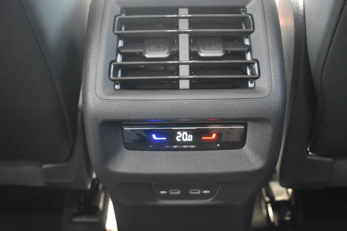 Life Edition - eHybrid | 'App-Connect' draadloze smartphone integratie | Achteruitrijcamera (Rear View) | Automatische afstandsregeling (Adaptive Cruise Control)