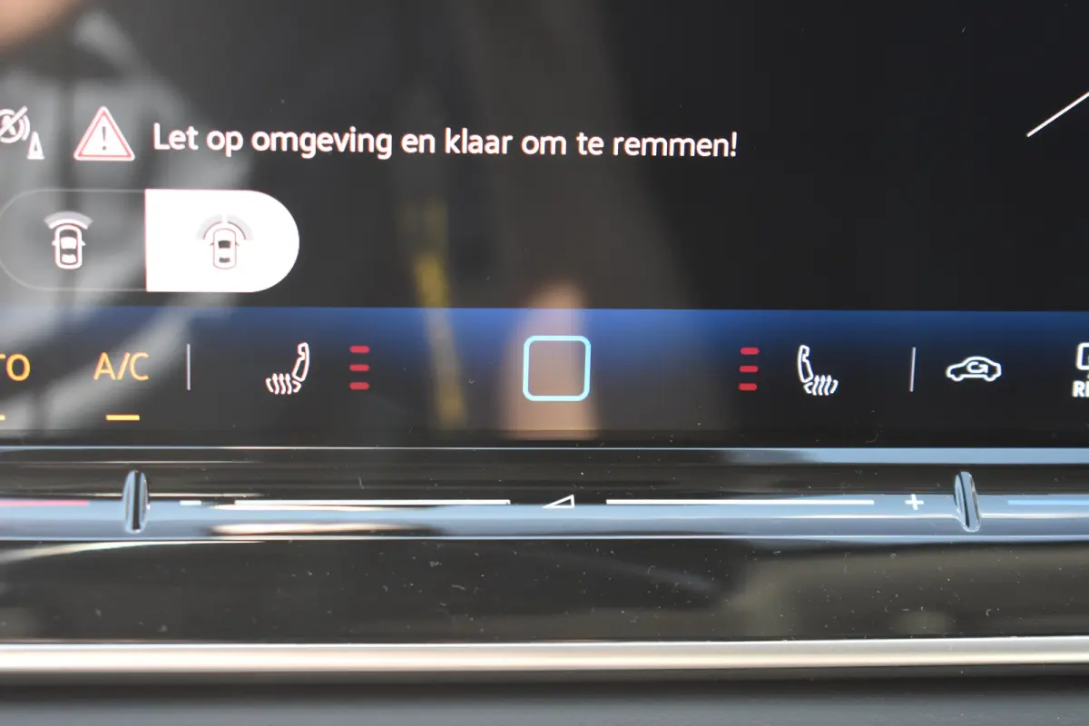 Life Edition - eHybrid | 'App-Connect' draadloze smartphone integratie | Achteruitrijcamera (Rear View) | Automatische afstandsregeling (Adaptive Cruise Control)