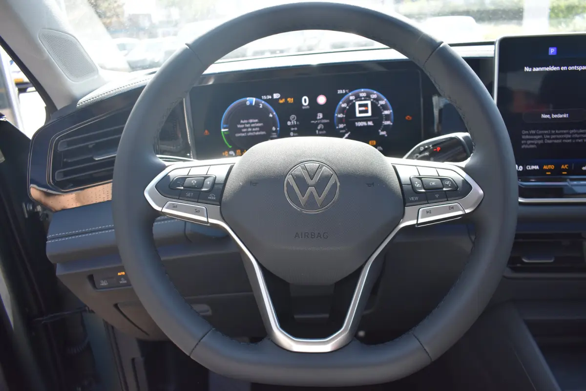Life Edition - eHybrid | 'App-Connect' draadloze smartphone integratie | Achteruitrijcamera (Rear View) | Automatische afstandsregeling (Adaptive Cruise Control)