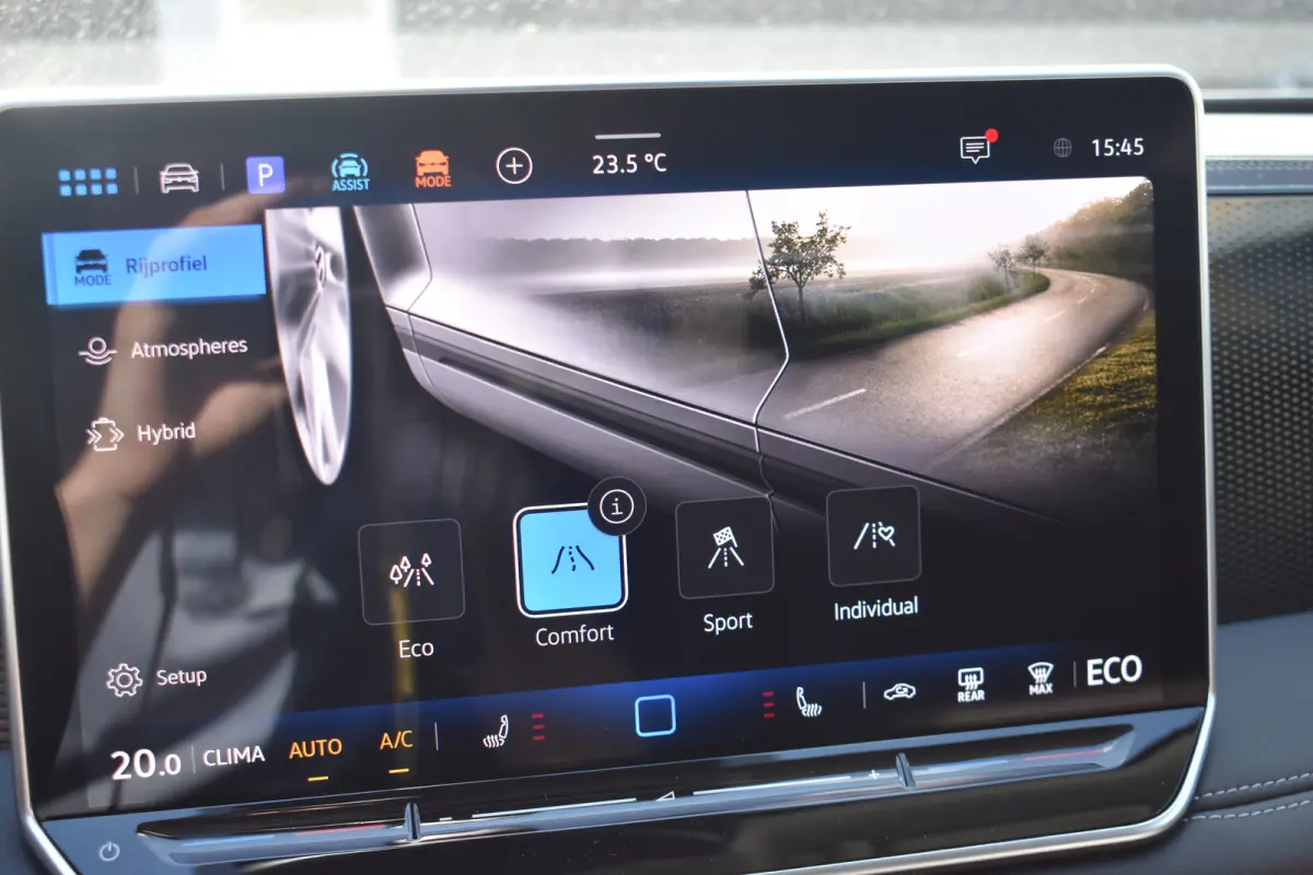 Life Edition - eHybrid | 'App-Connect' draadloze smartphone integratie | Achteruitrijcamera (Rear View) | Automatische afstandsregeling (Adaptive Cruise Control)
