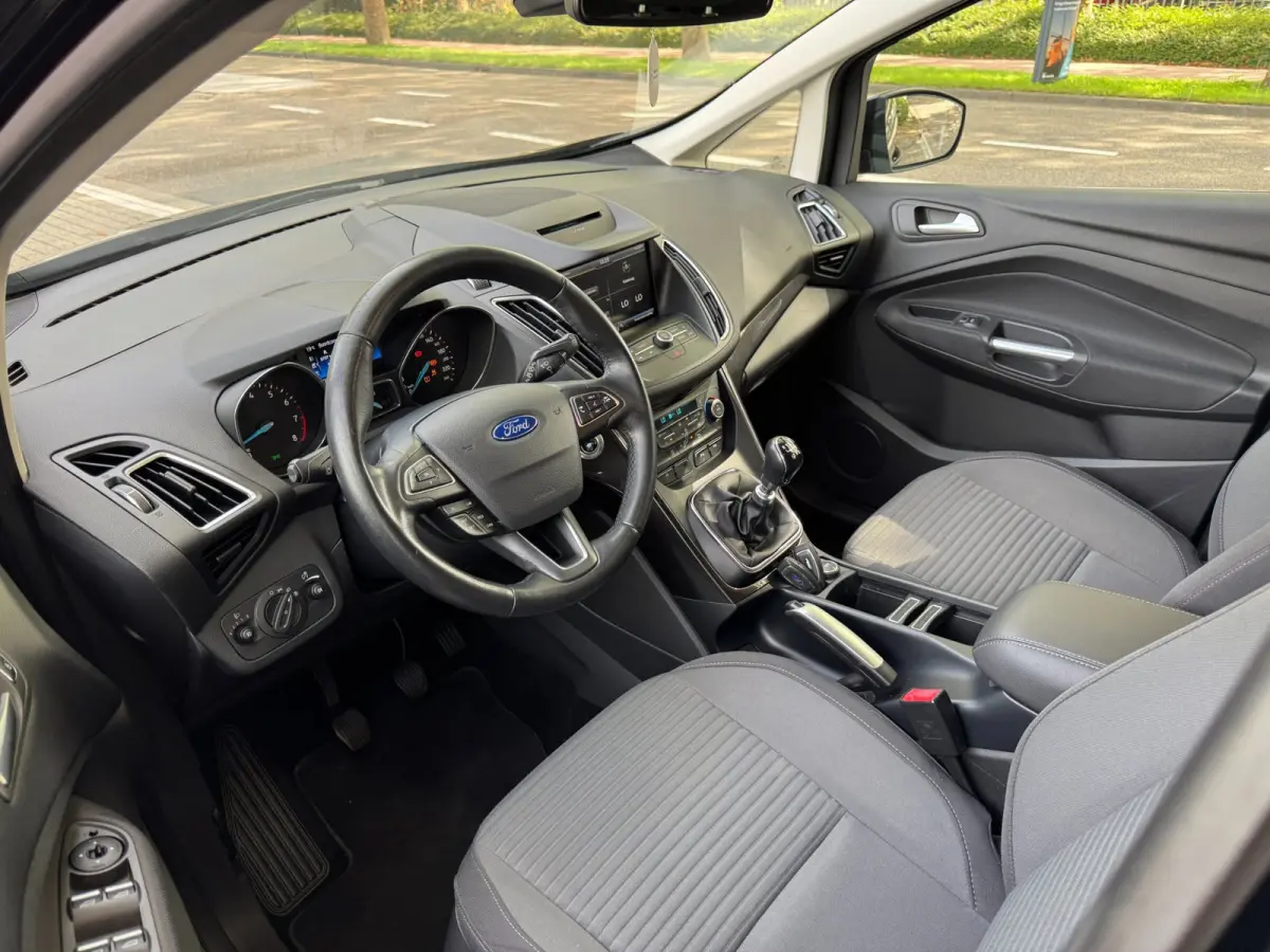 1.0 Titanium Zeer lage KMS NAP Luxe uitvoering Facelift