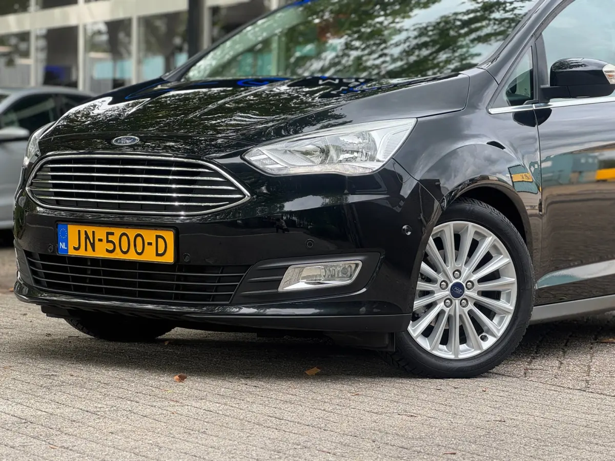 1.0 Titanium Zeer lage KMS NAP Luxe uitvoering Facelift