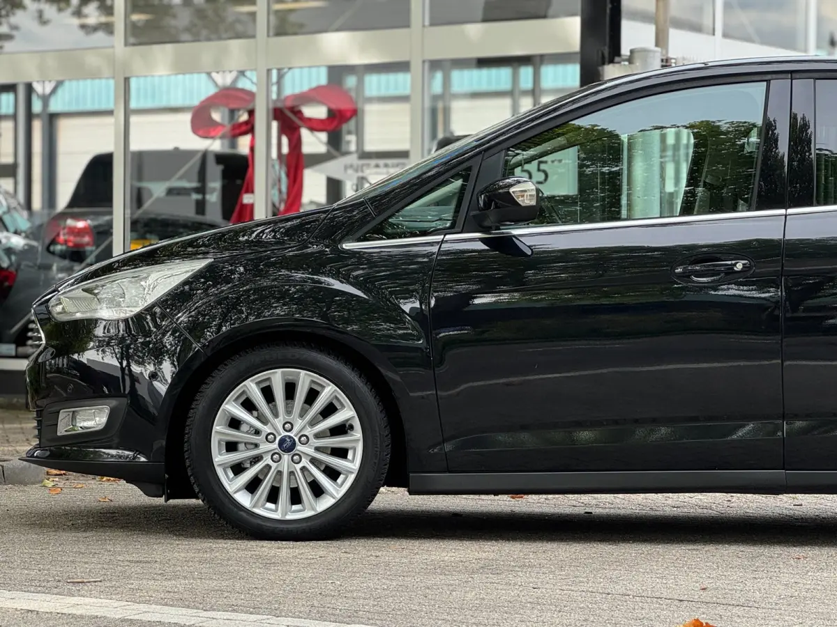 1.0 Titanium Zeer lage KMS NAP Luxe uitvoering Facelift